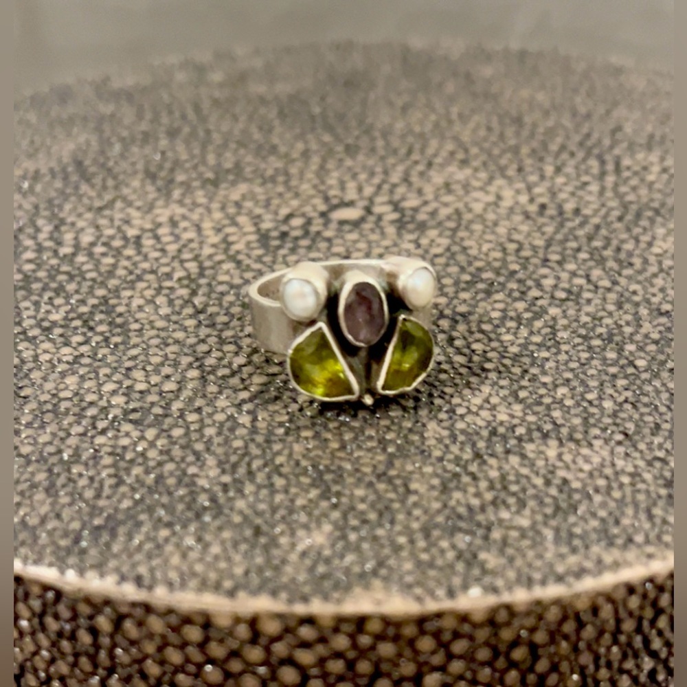 Sterling Silver amethyst, pearl & peridot ring. Size 6